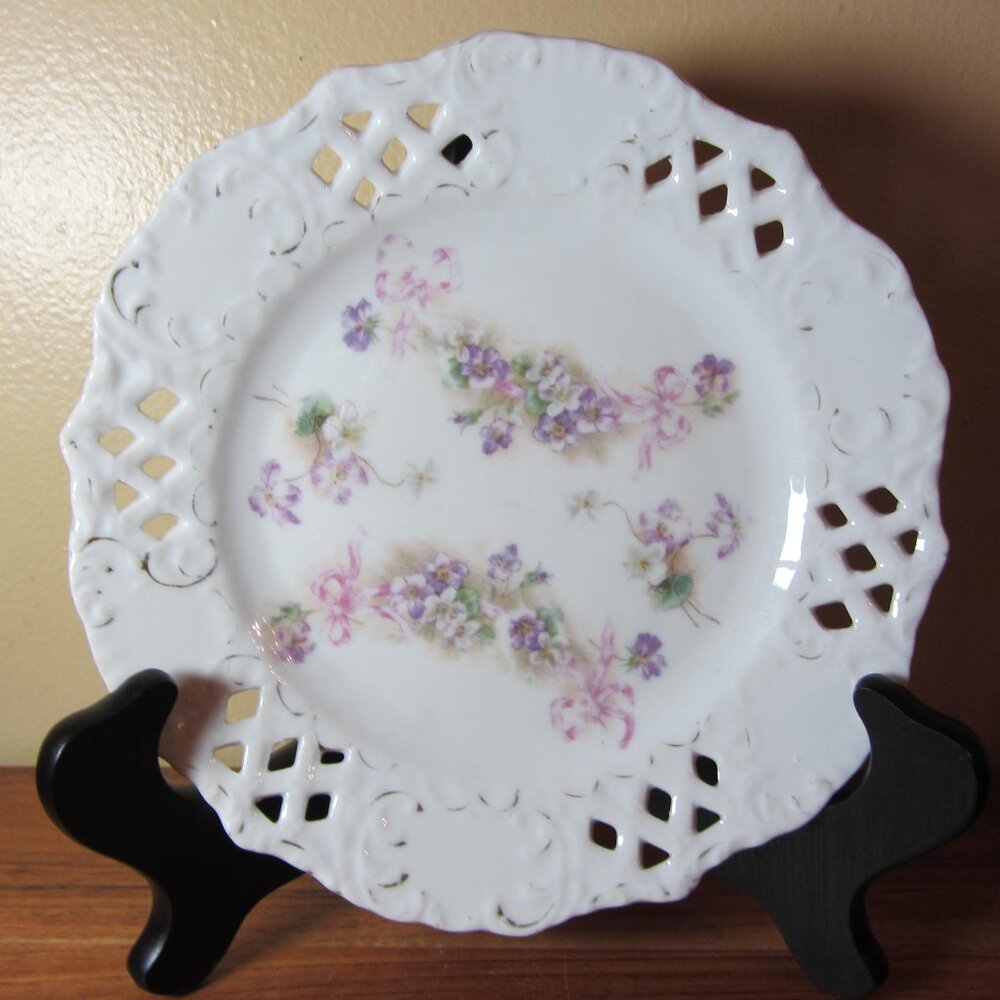 unmarked vintage lace detail floral salad plate (GC090)